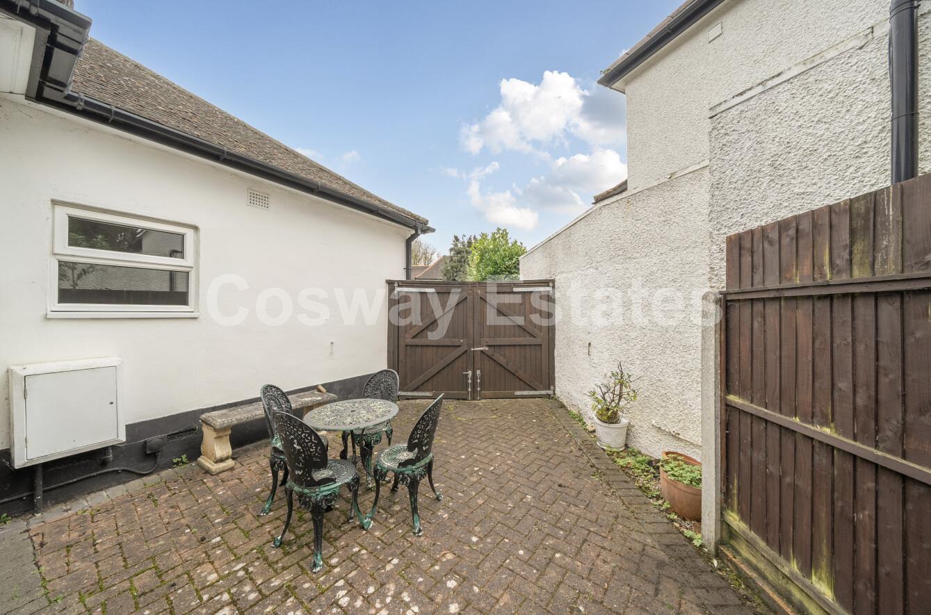 Copthall Gardens, Mill Hill, NW7, London